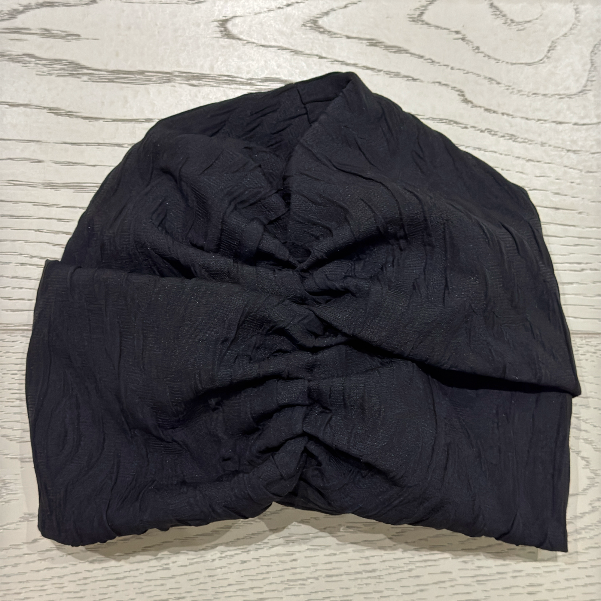 Esra Tokelli Büzgülü Bone - Kabartmalı Kumaş - Siyah Renk - BitterColors