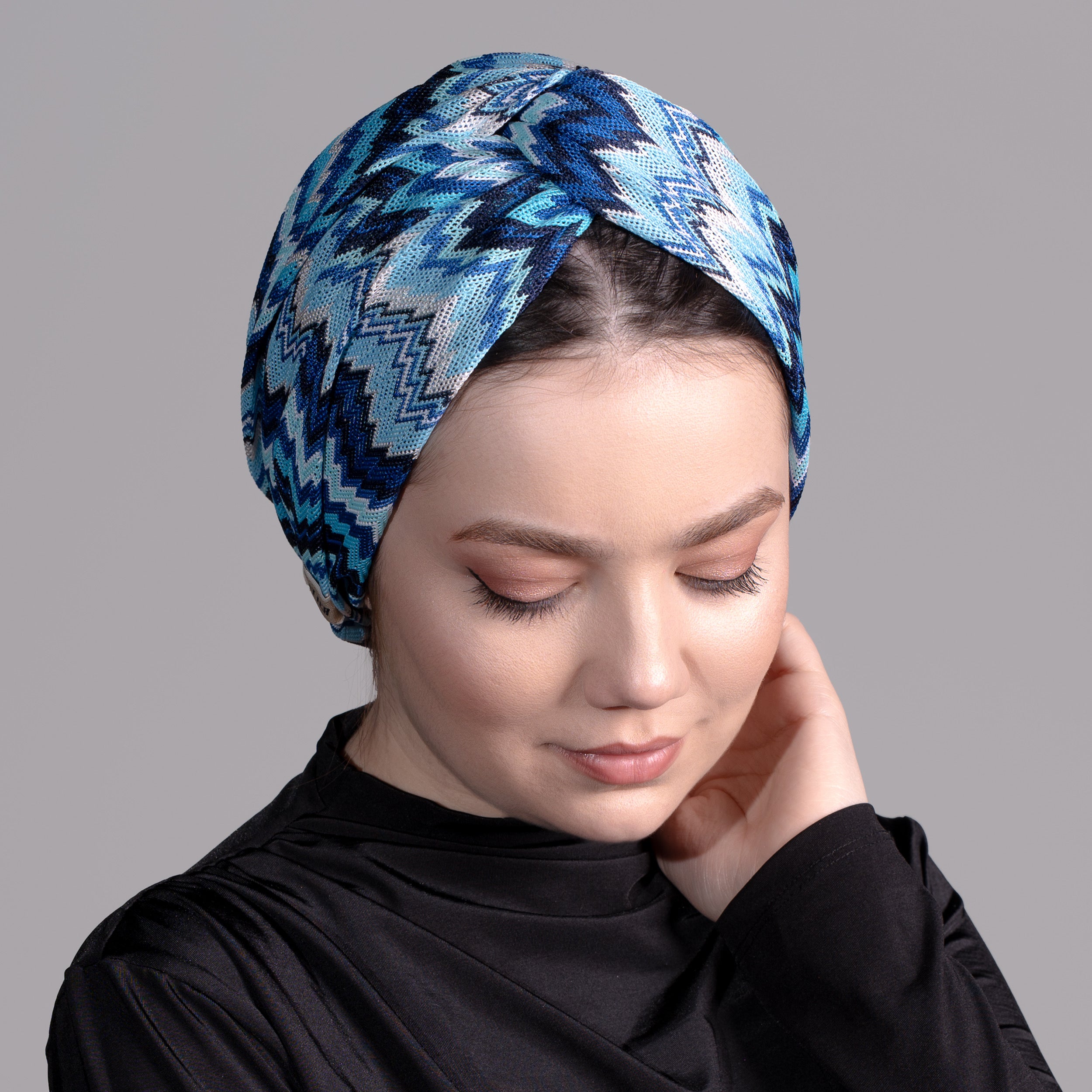 ZikZak Desenli Burgulu Bone - Esnek Triko Kumaş - Çok Renkli - Twisted Zigzag Blue Bone - BitterColors