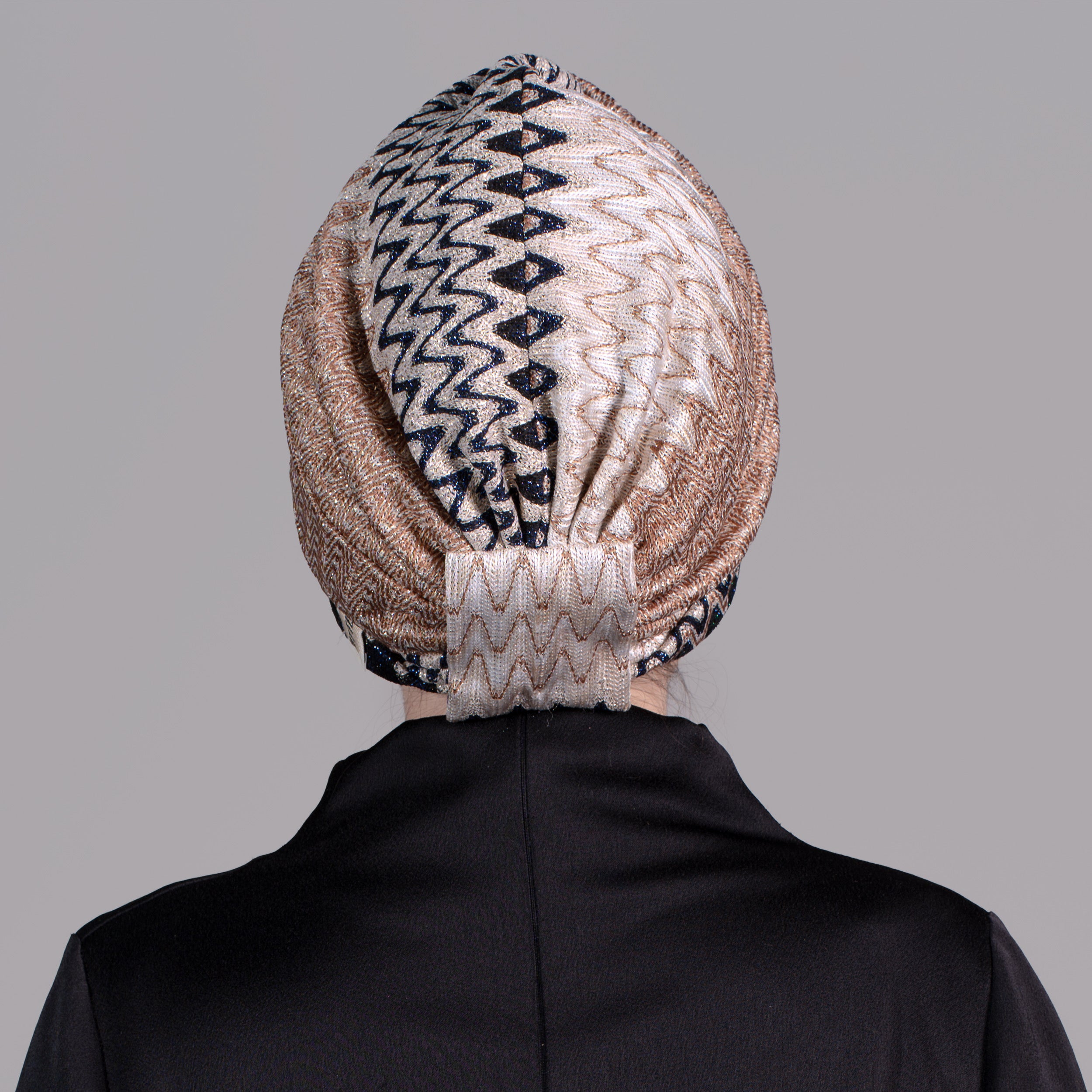 Zümrüt Yeşili Zikzak Desenli Burgulu Bone - Esnek Triko Kumaş - Çok Renkli - Twisted Zigzag Emerald - BitterColors