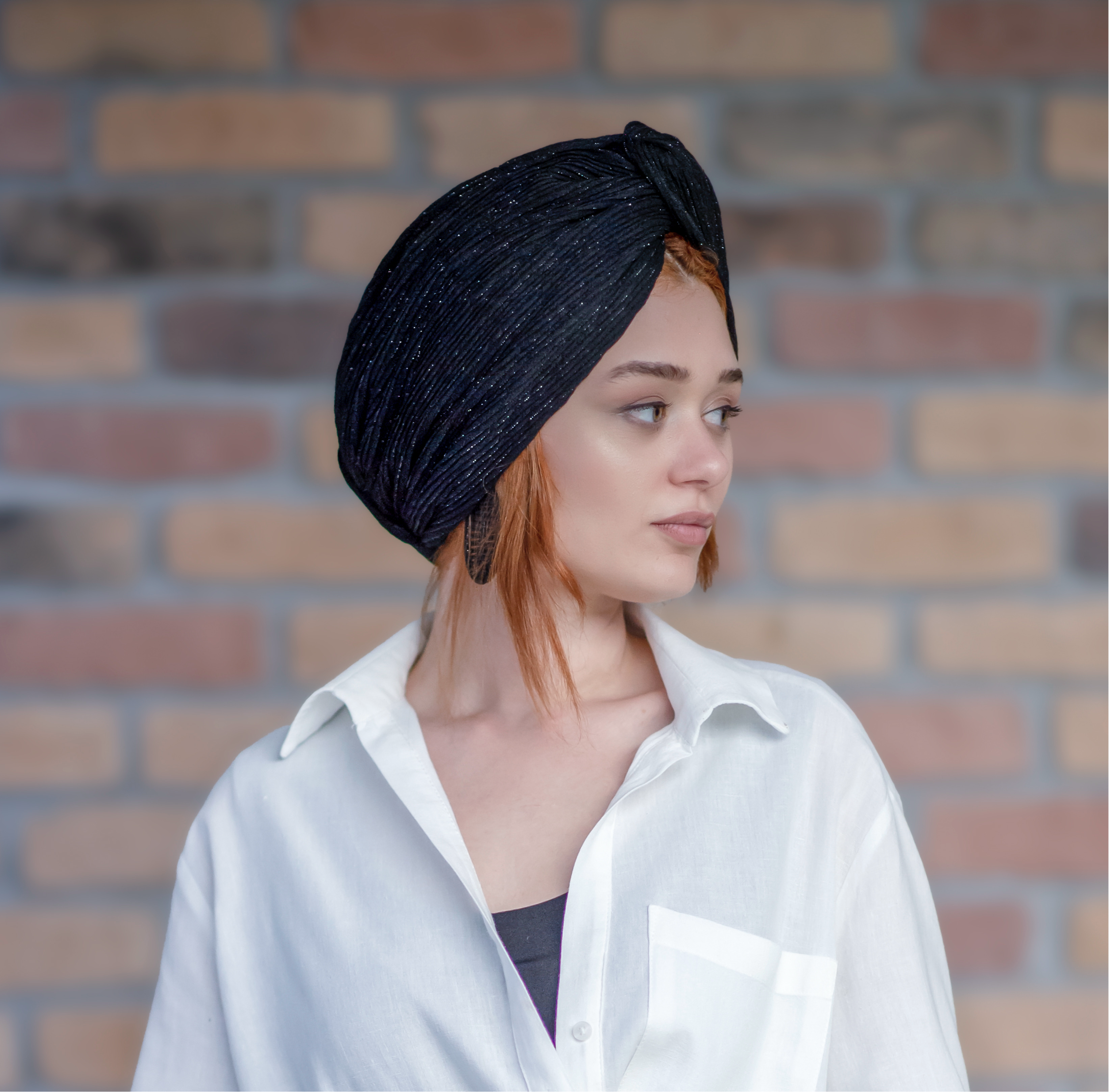 Işıltılı Burgu Bone - Triko Plise Kumaş - Siyah Renk - BitterColors