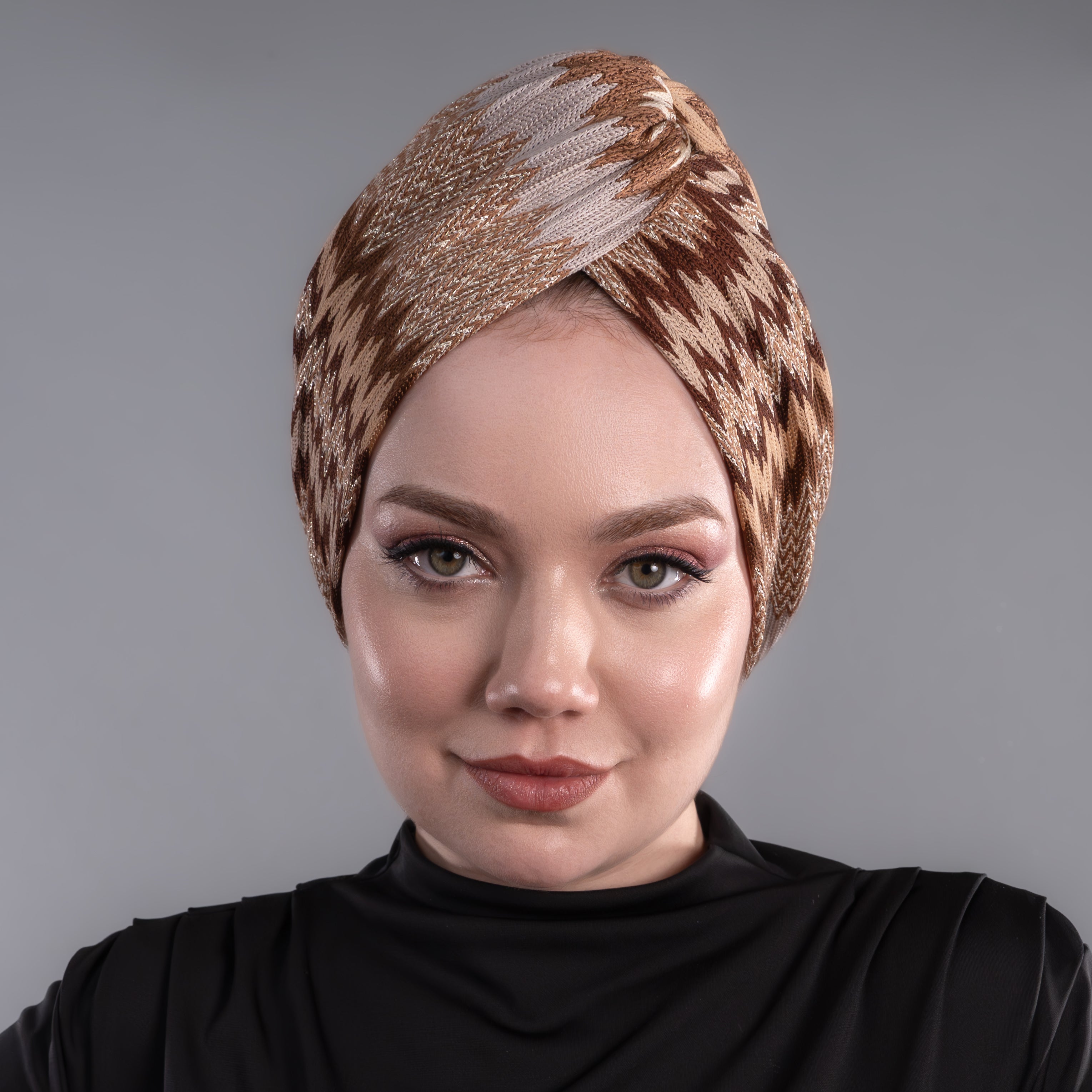 Twisted Zigzag Simli Sütlü Kahve Bone - Burgulu - Zikzak Desenli - Esnek Kumaş - Bitter Colors