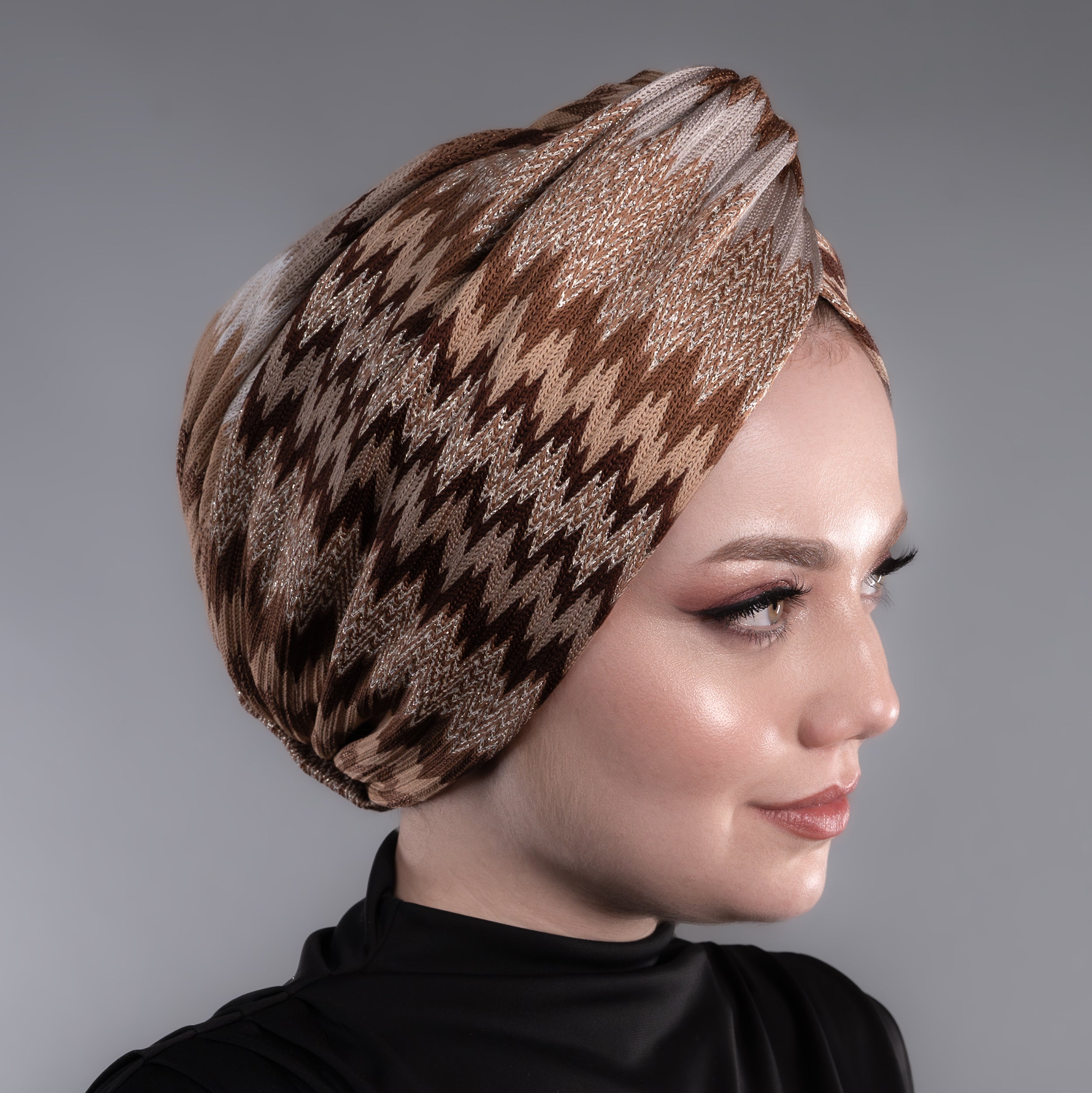 Twisted Zigzag Simli Sütlü Kahve Bone - Burgulu - Zikzak Desenli - Esnek Kumaş - Bitter Colors