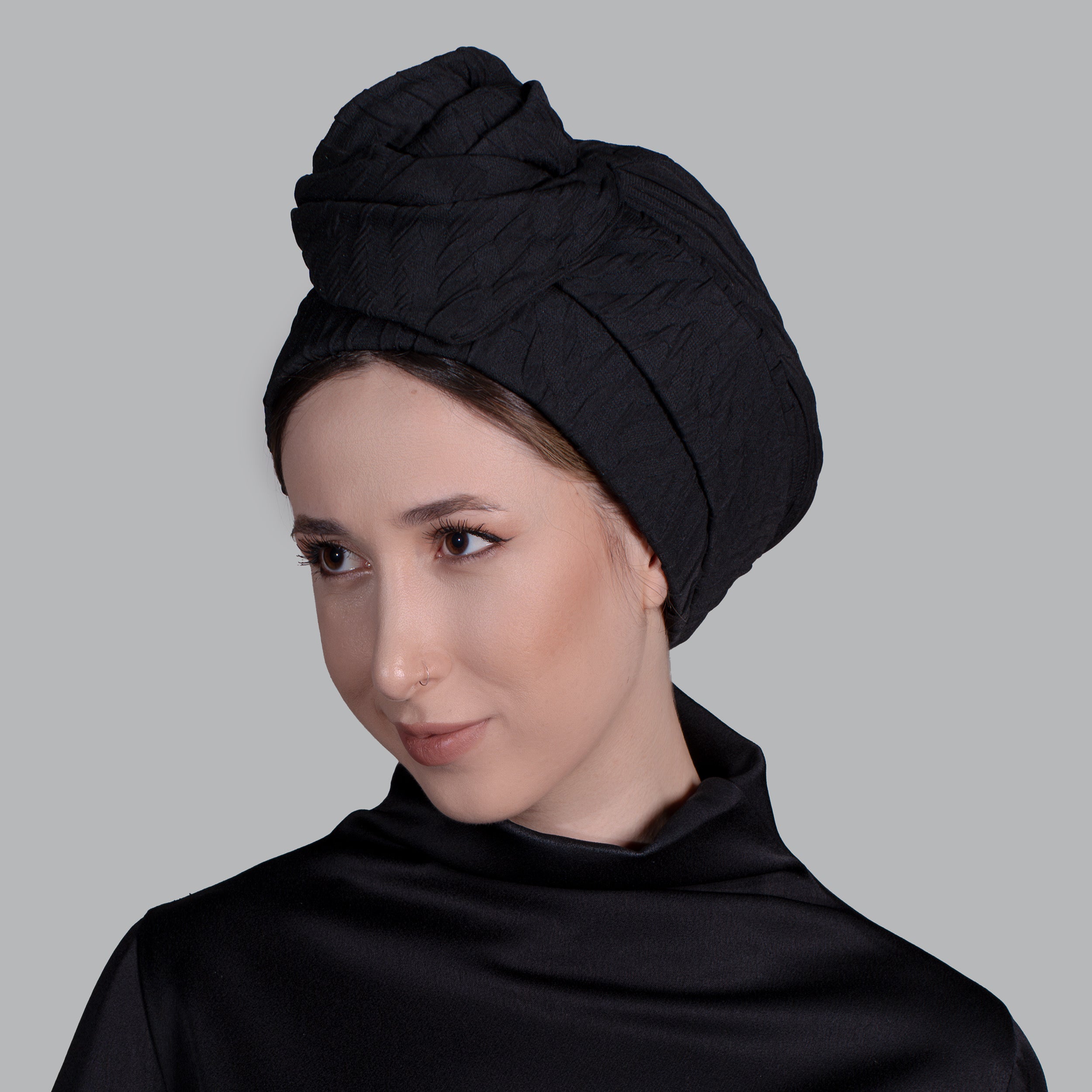 Esra Tokelli Kolay Şekil Alan Telli Bone - Kabartmalı Bone - Kabartmalı Kumaş - Siyah Renk - BitterColors