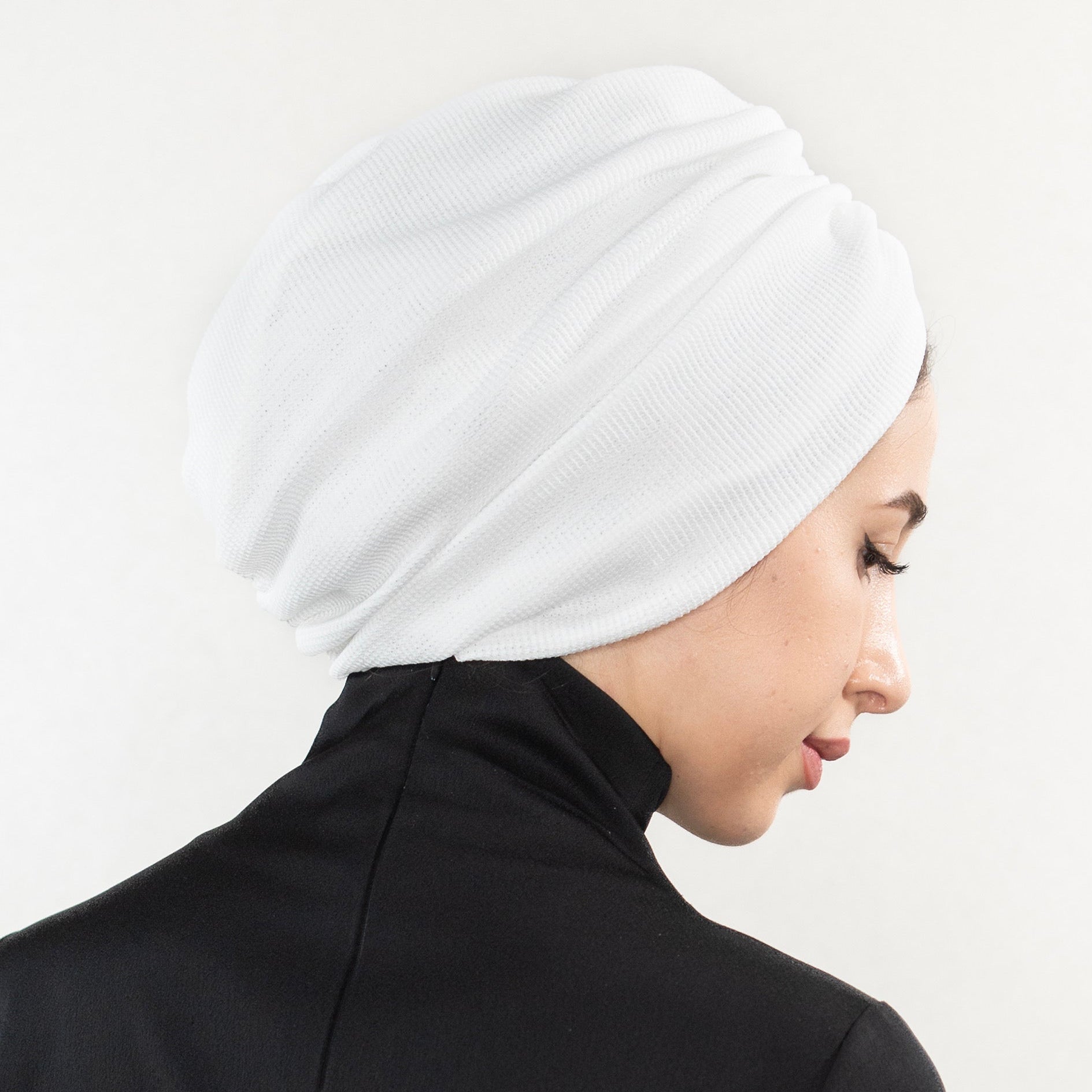 Bitter Comfy White Büzgülü Beyaz Esnek Örme Kumaş El Yapımı Şık Bone