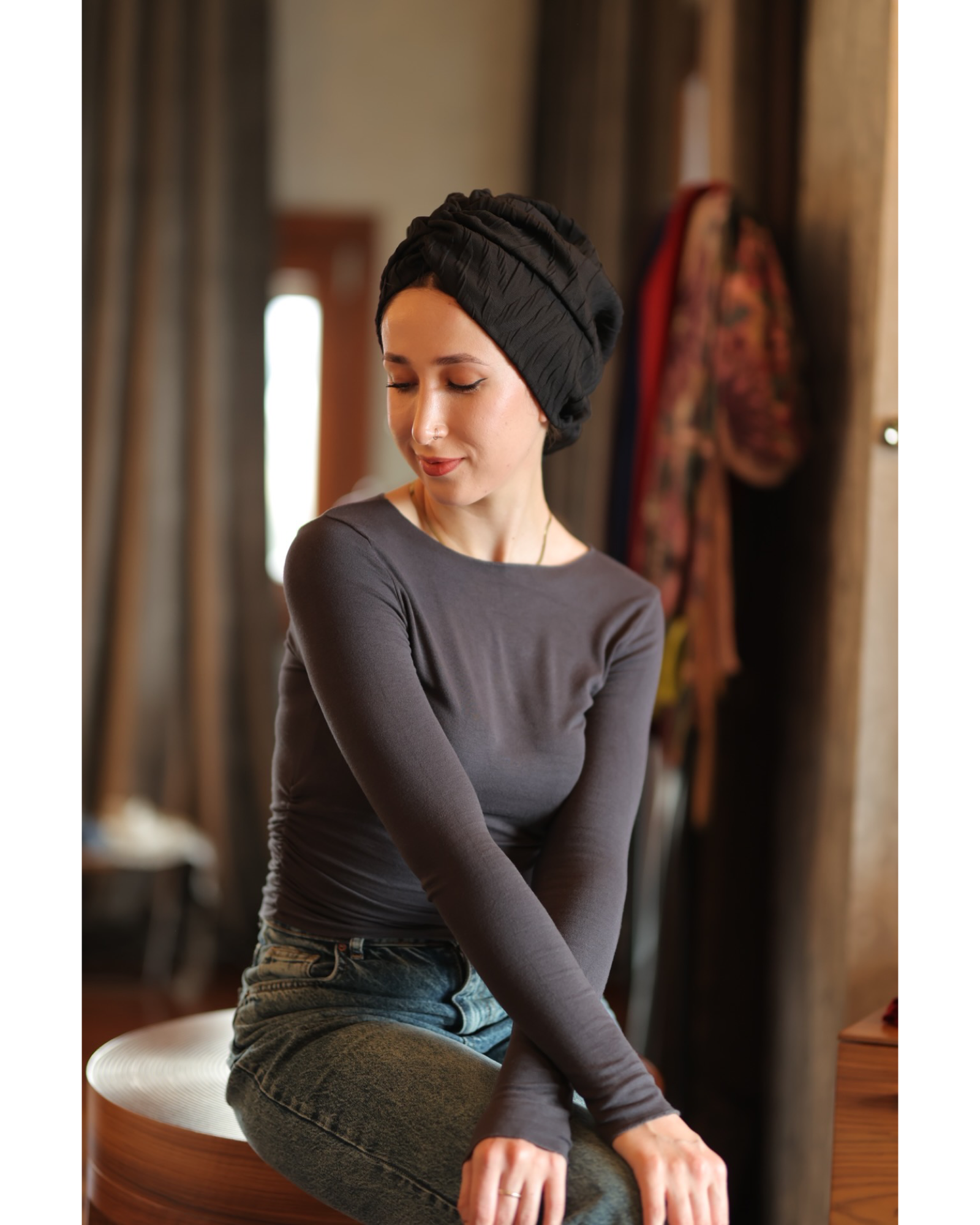 Esra Tokelli Büzgülü Bone - Kabartmalı Kumaş - Siyah Renk - BitterColors