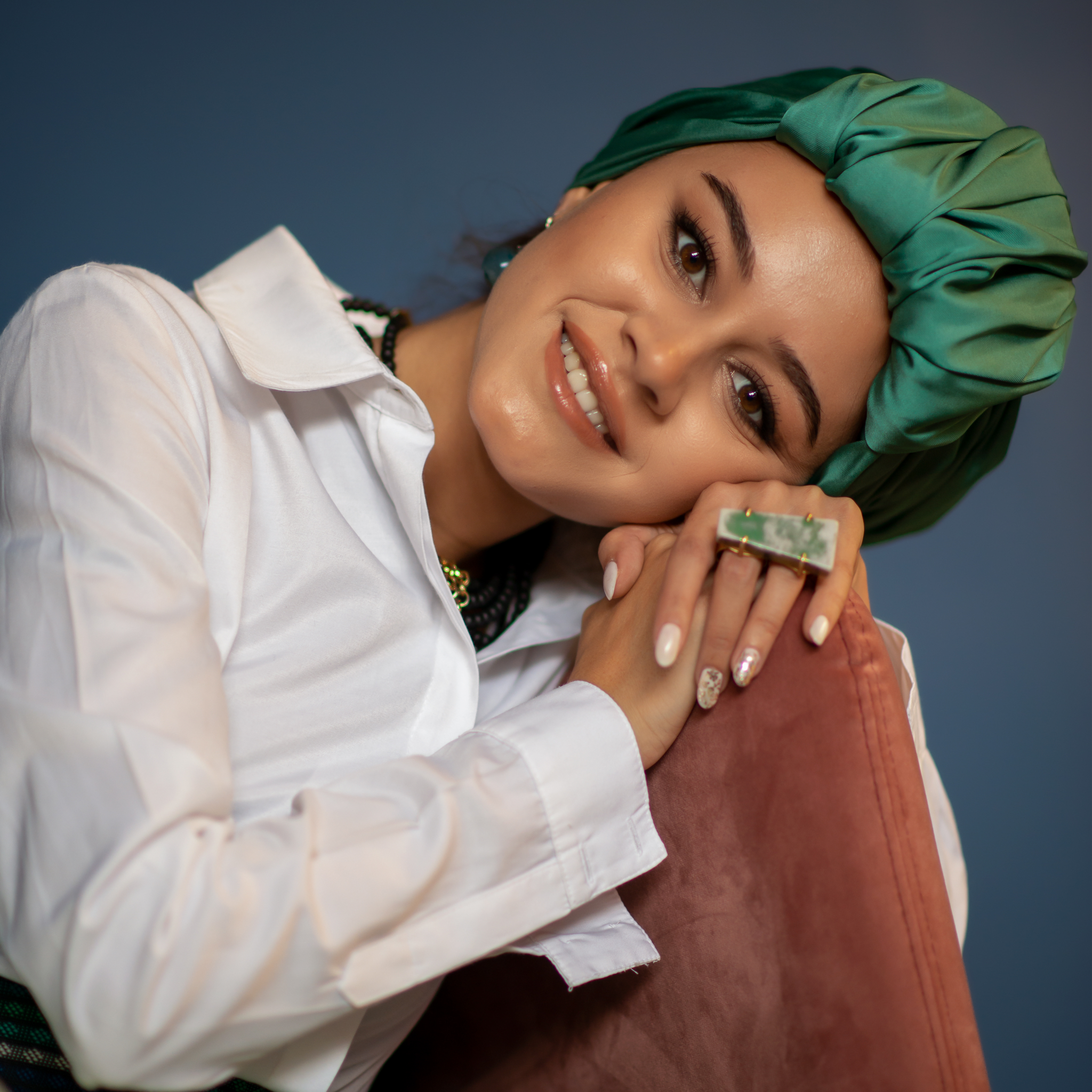 Beyrut Saten Bone - Esnek Saten Kumaş, Penye Astarlı - Yeşil Renk - BitterColors