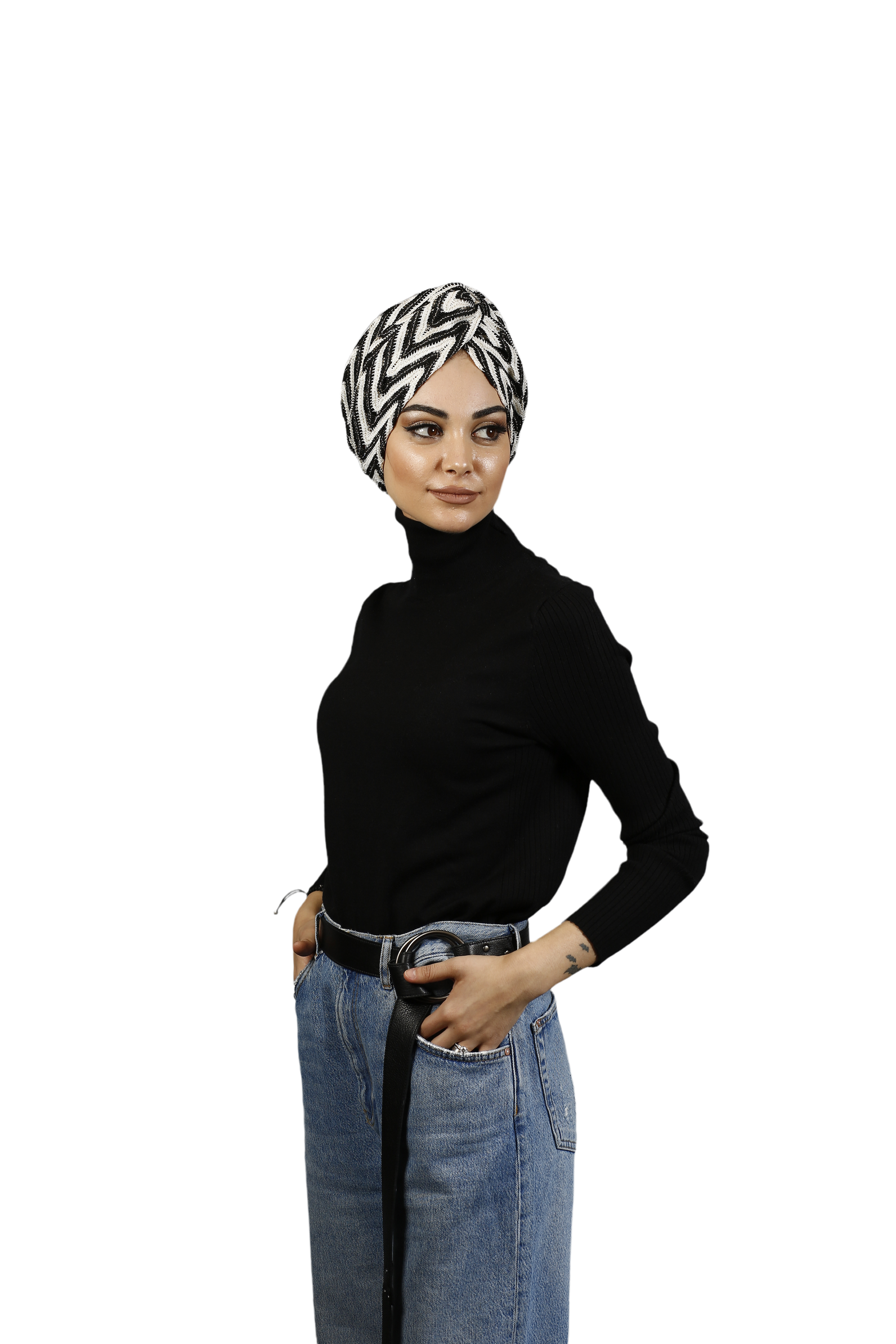 ZikZak Desenli Örme Bone - Esnek Triko Kumaş - Siyah/Beyaz Renk - BitterColors