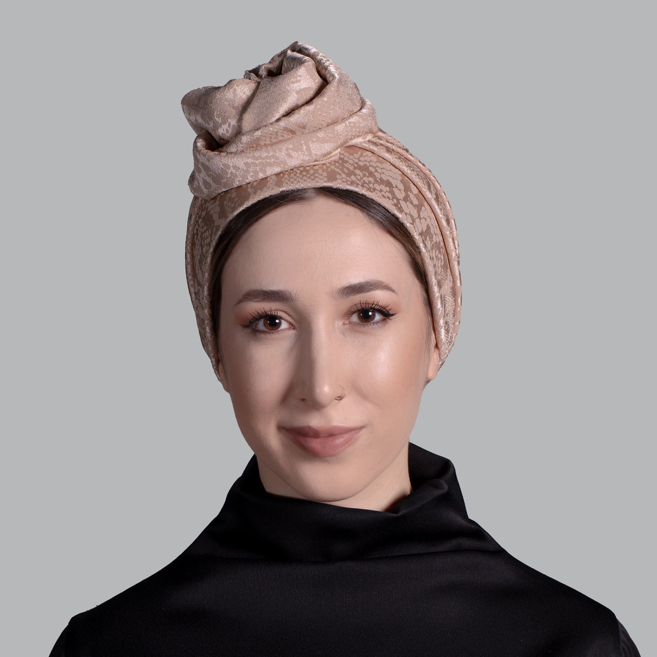 Esra Tokelli, Yılan Derisi Desenli Telli Bone