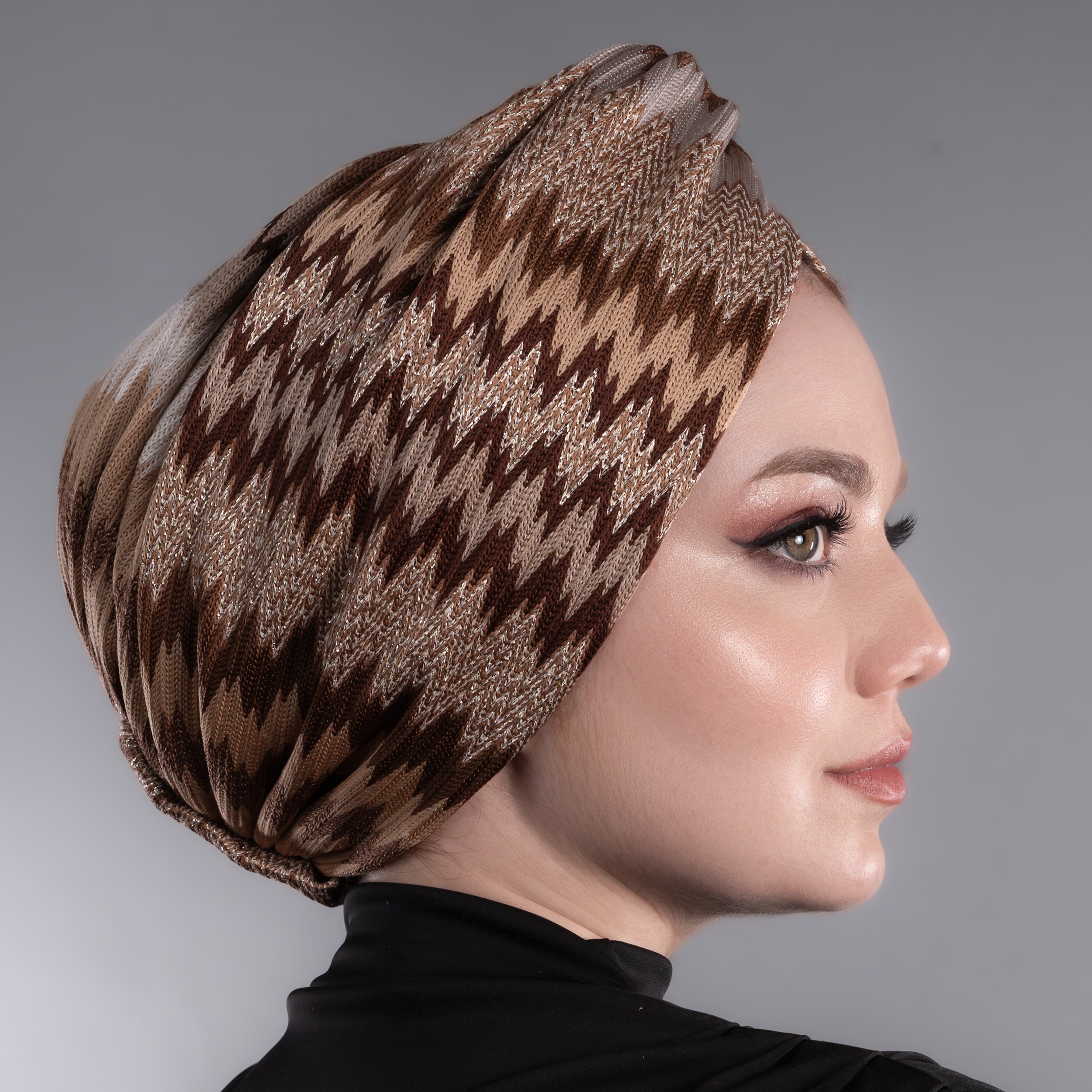 Twisted Zigzag Simli Sütlü Kahve Bone - Burgulu - Zikzak Desenli - Esnek Kumaş - Bitter Colors