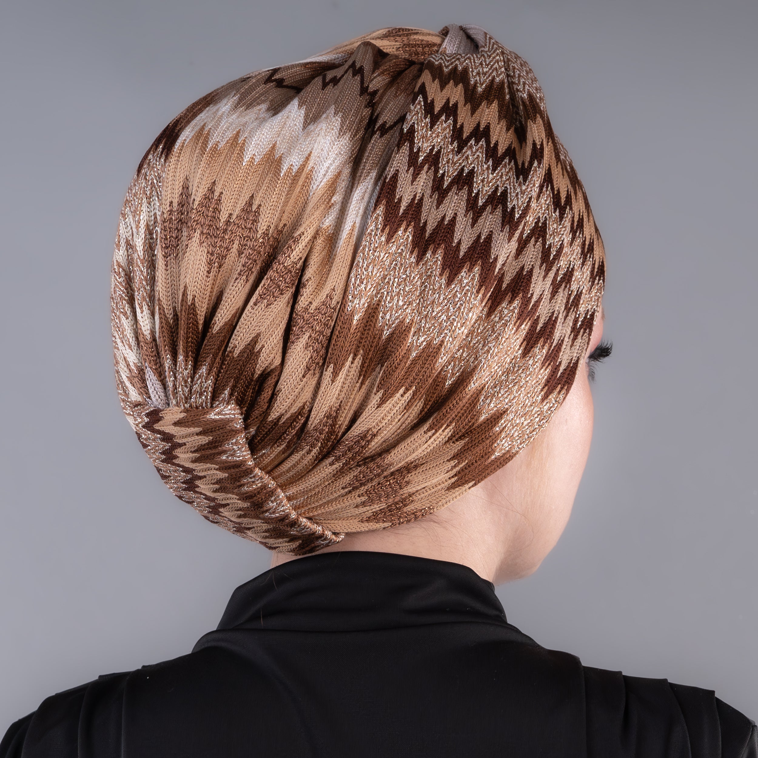 Twisted Zigzag Simli Sütlü Kahve Bone - Burgulu - Zikzak Desenli - Esnek Kumaş - Bitter Colors