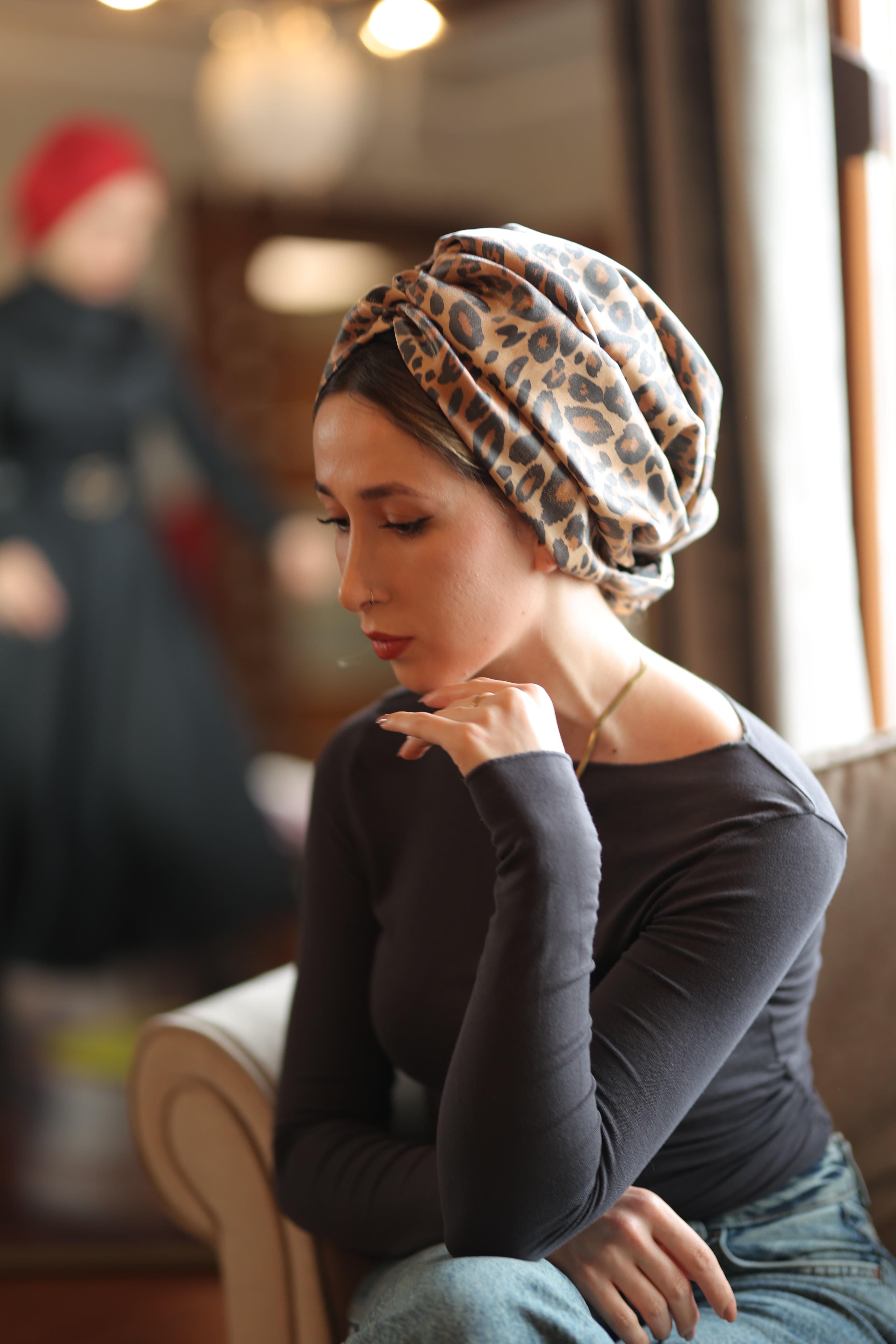 Esra Tokelli Leopar Desenli Büzgülü Bone