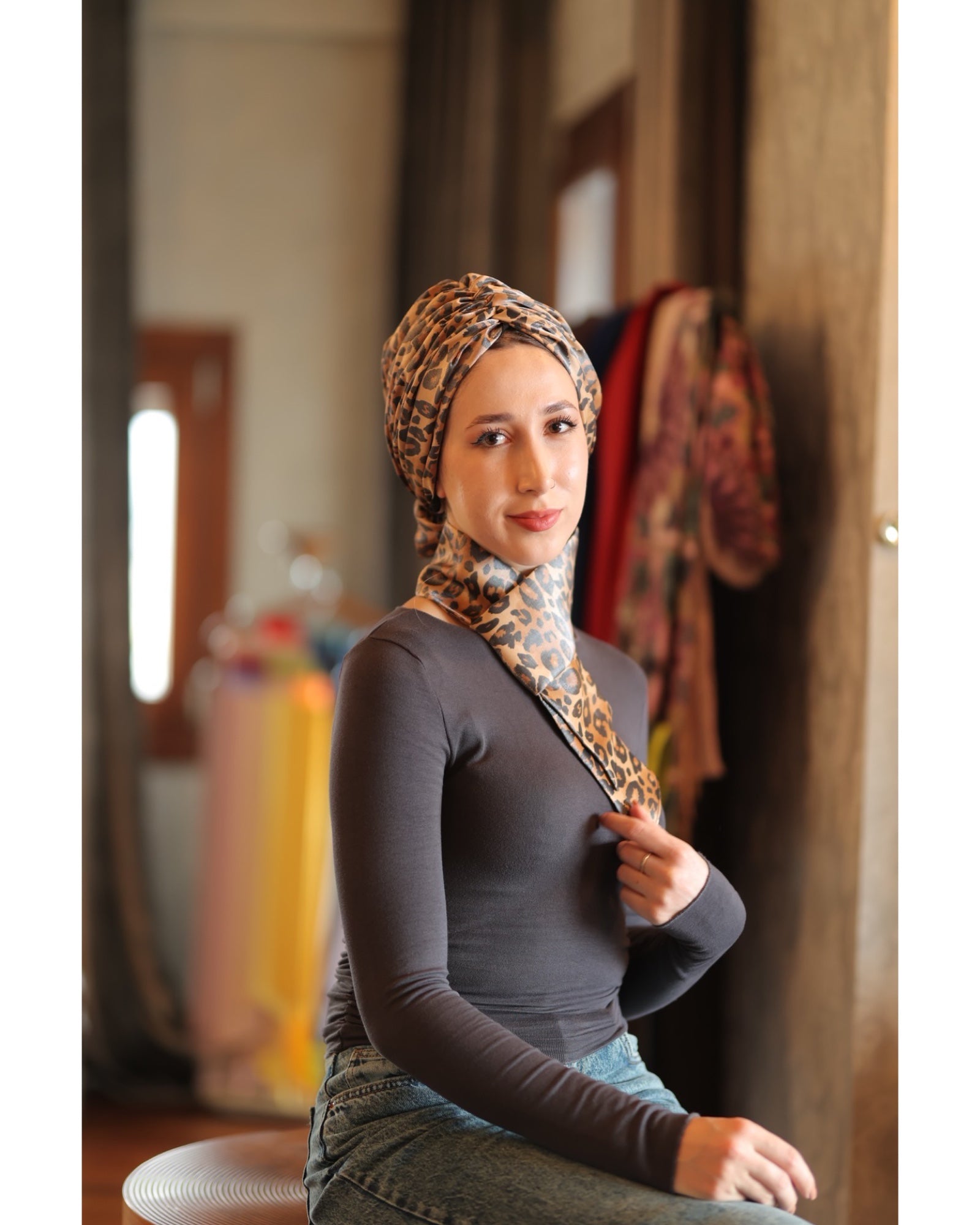 Esra Tokelli Leopar Desenli Büzgülü Bone