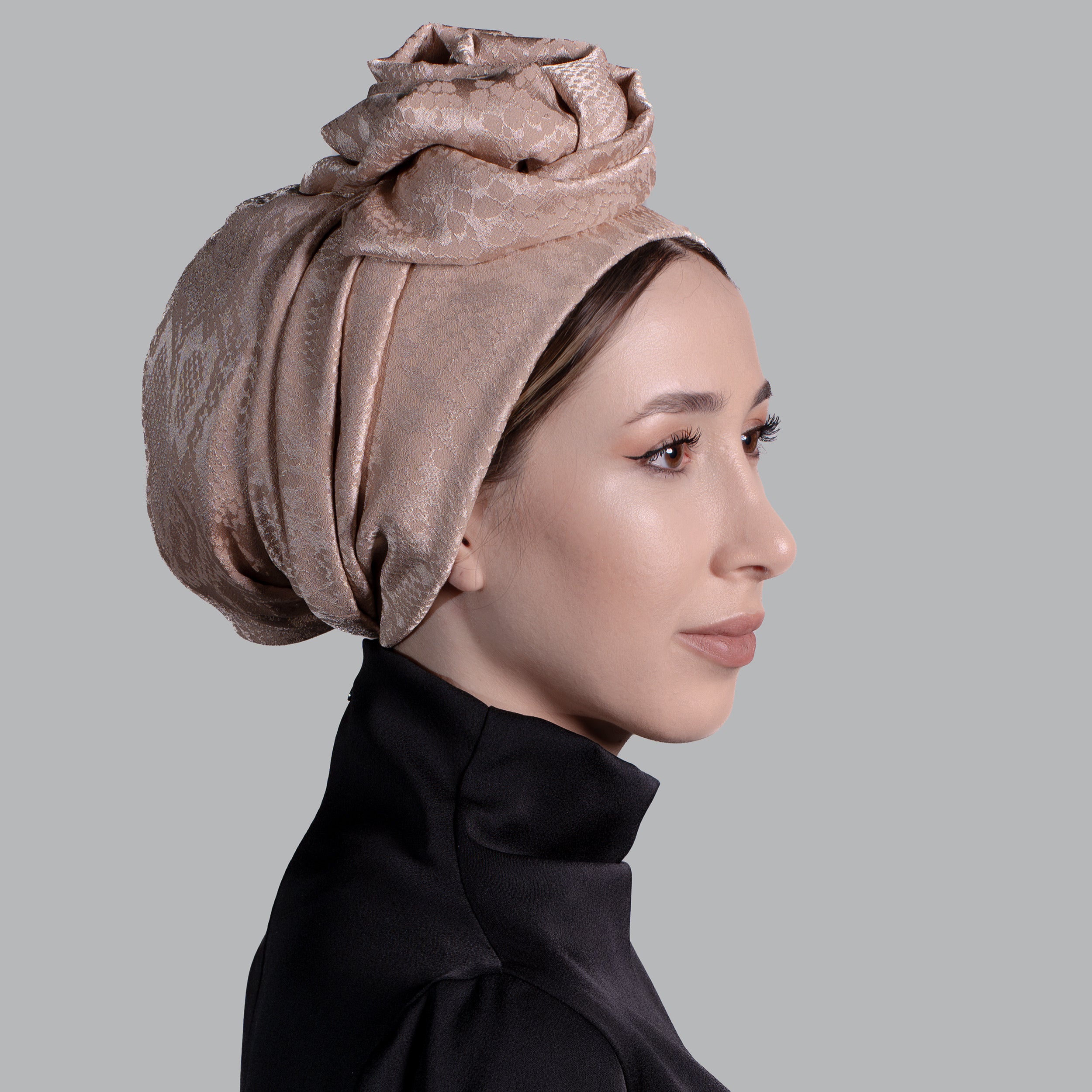 Esra Tokelli, Yılan Derisi Desenli Telli Bone