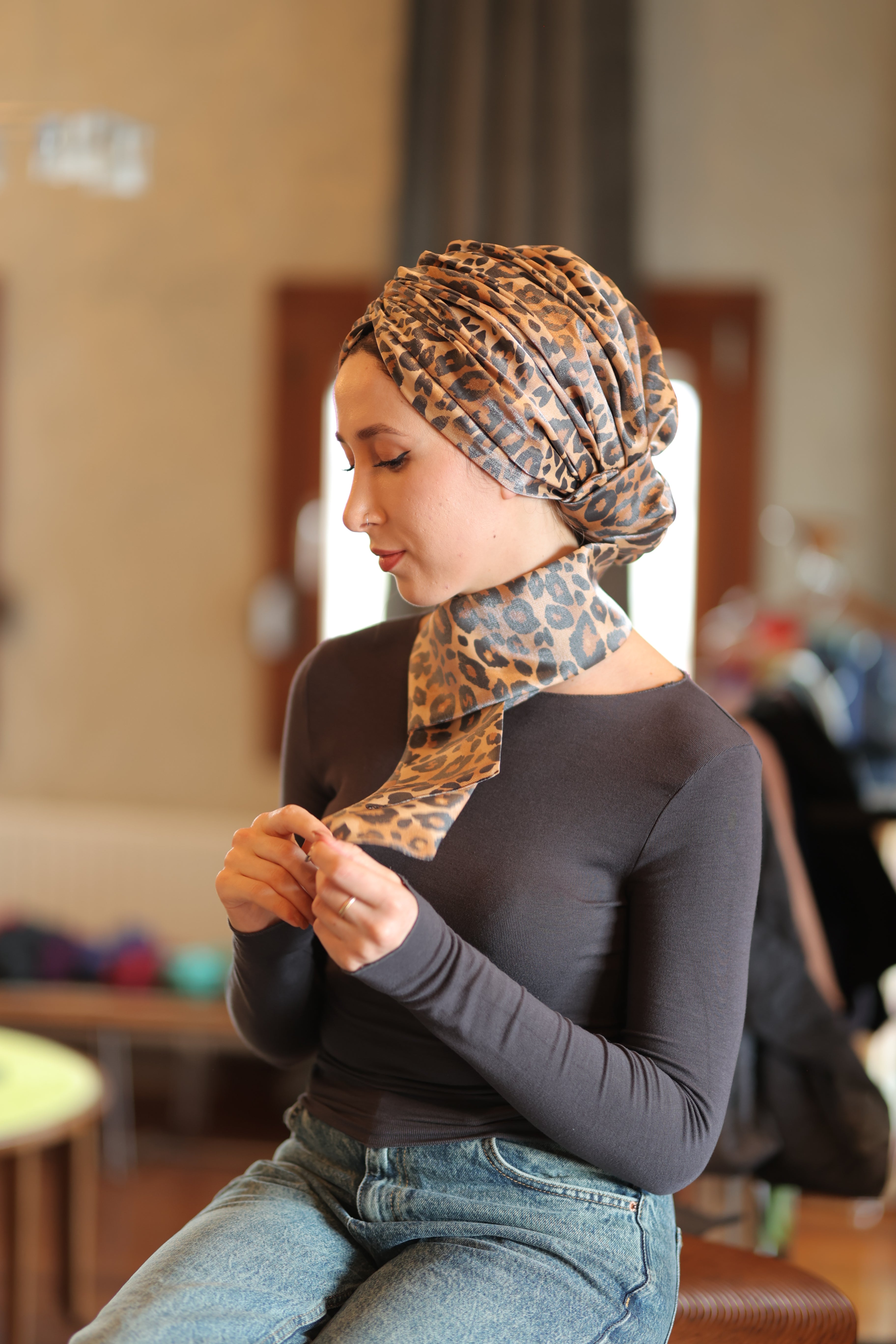 Esra Tokelli Leopar Desenli Büzgülü Bone