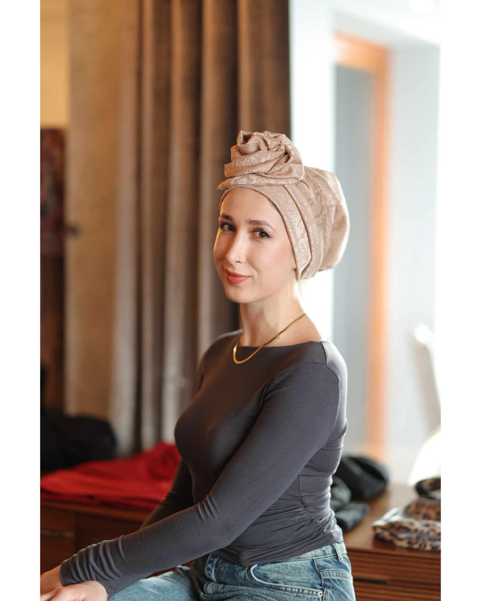 Esra Tokelli, Yılan Derisi Desenli Telli Bone