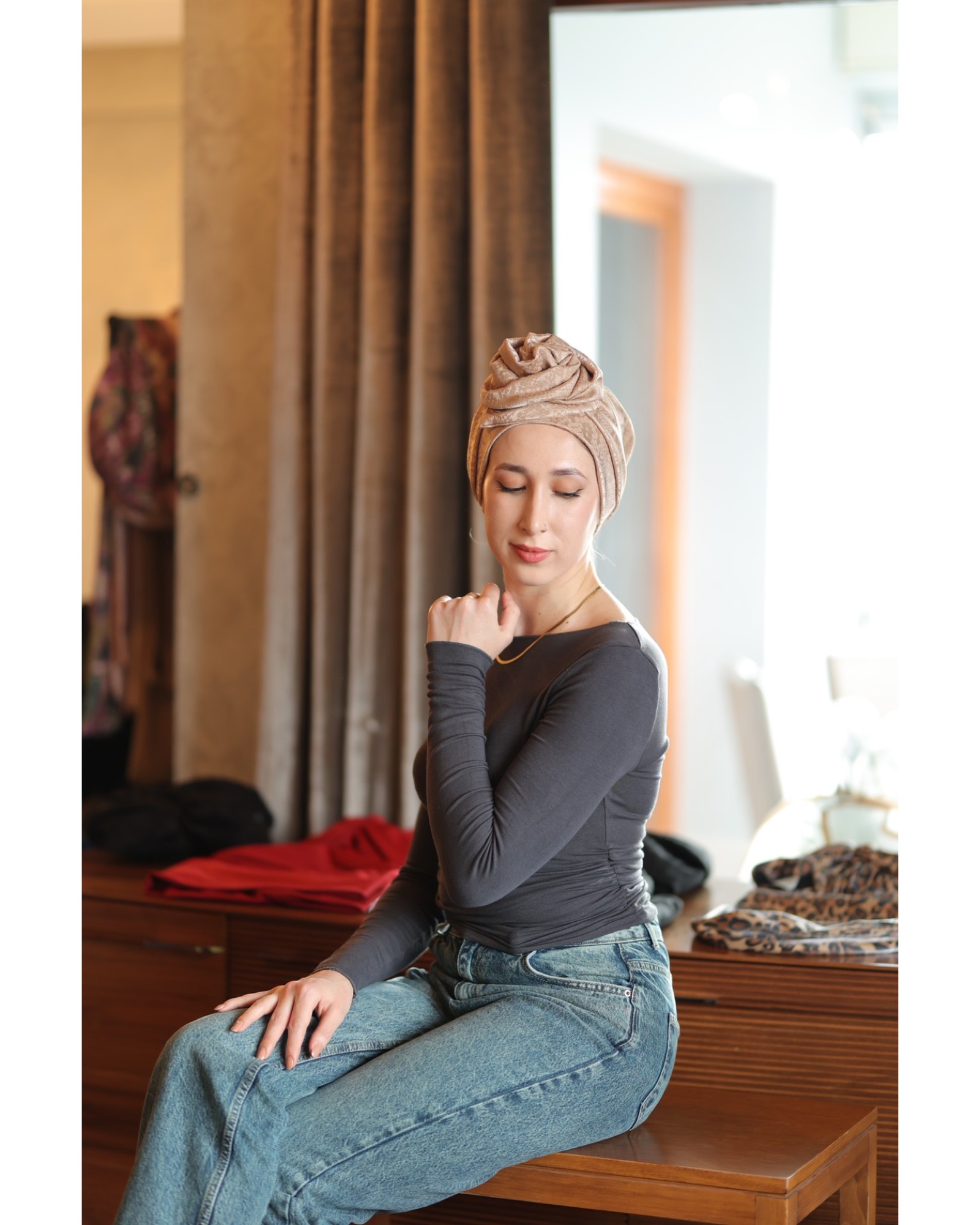 Esra Tokelli, Yılan Derisi Desenli Telli Bone