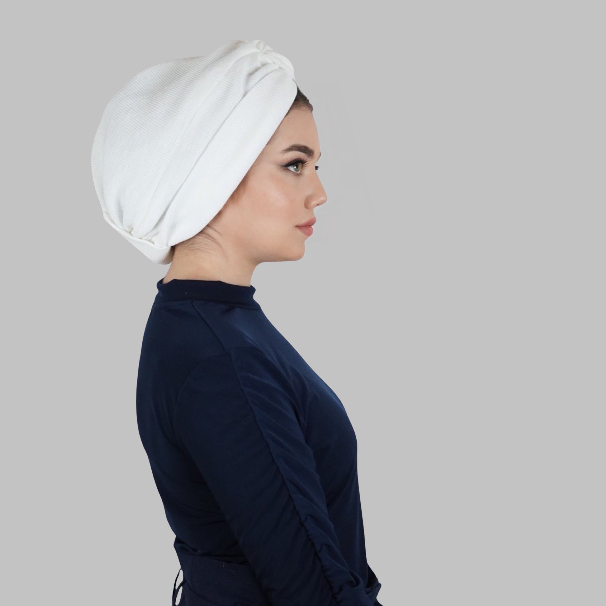Twisted Comfy White Esnek Triko Kumaş El Yapımı Şık Bone