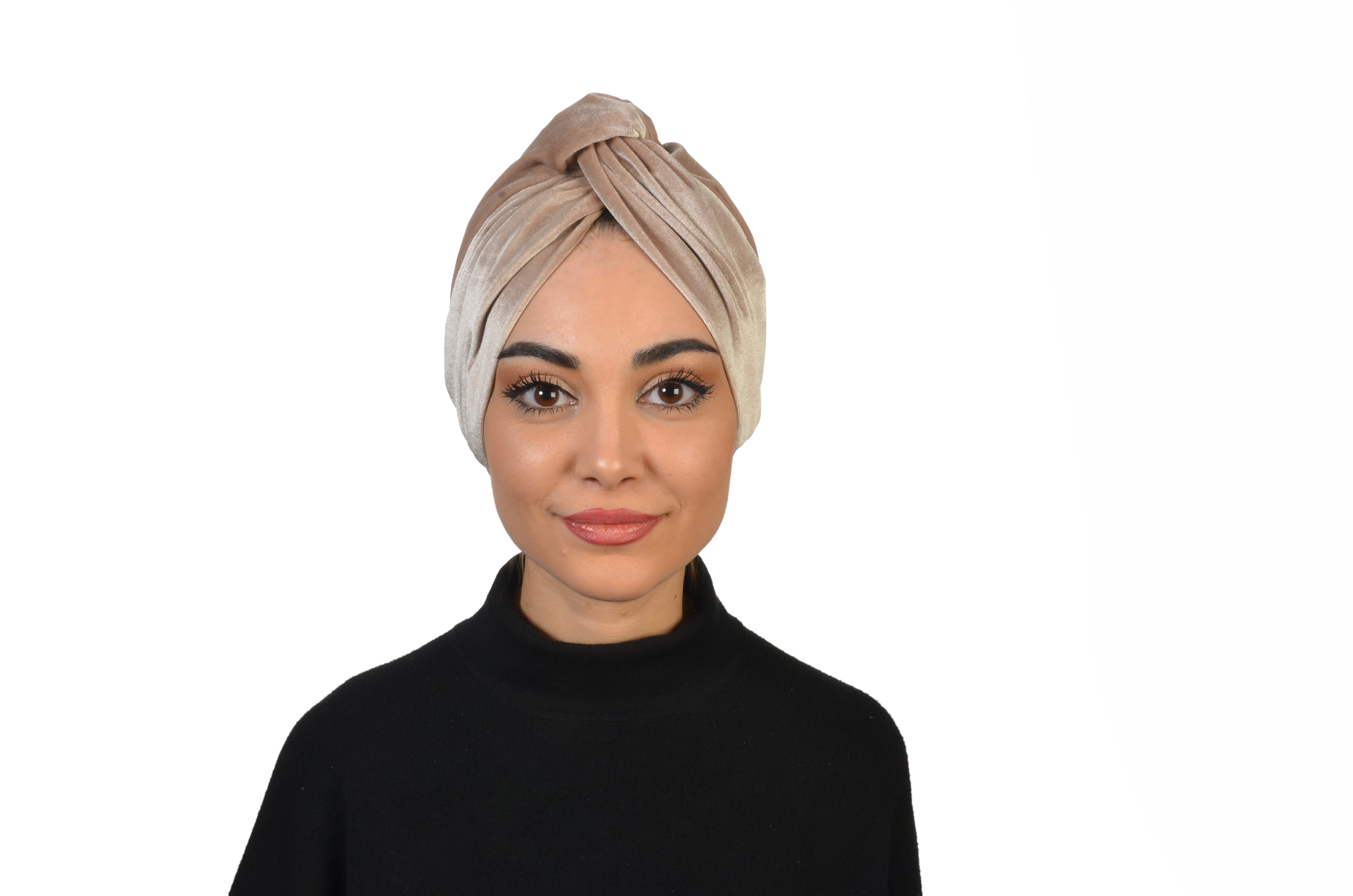 Twisted Velvet Beige Bej Rengi Esnek Kadife El Yapımı Şık Bone