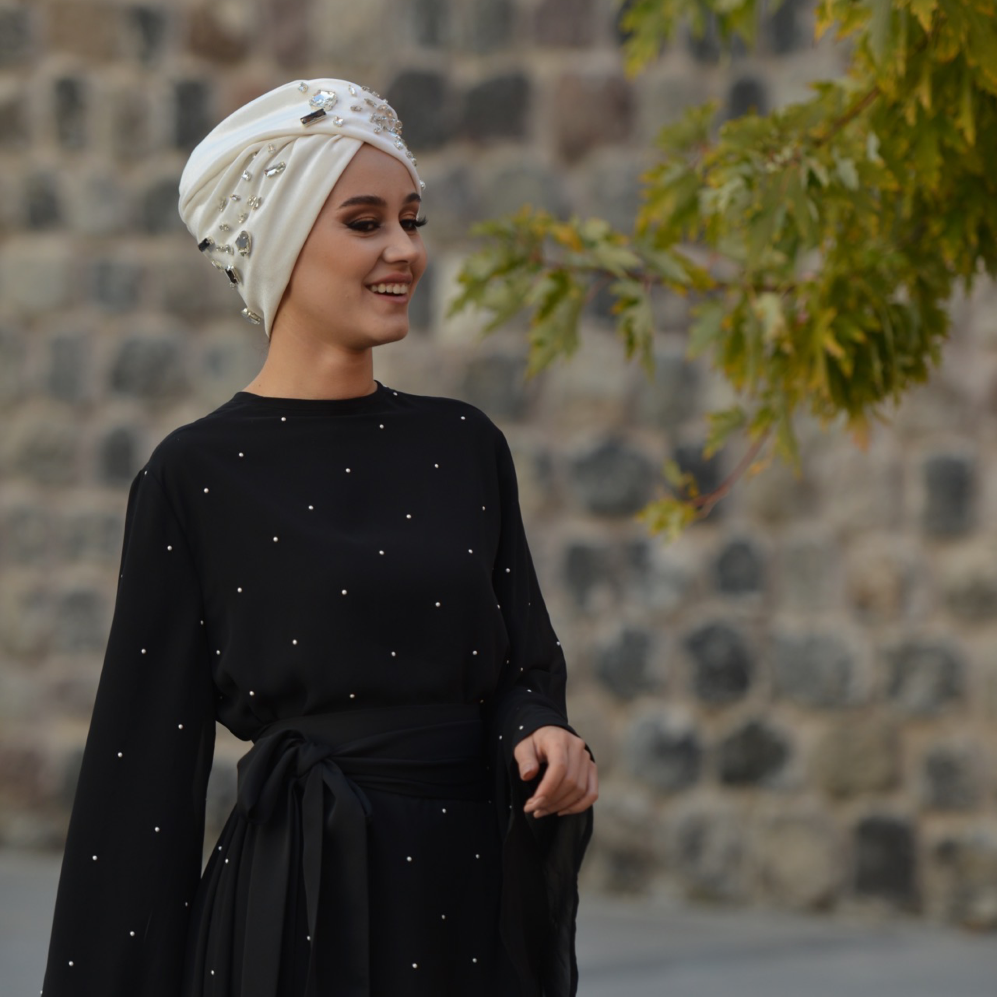 Paris Kadife Taş İşlemeli Bone / Paris Velvet Handmade Embroidery