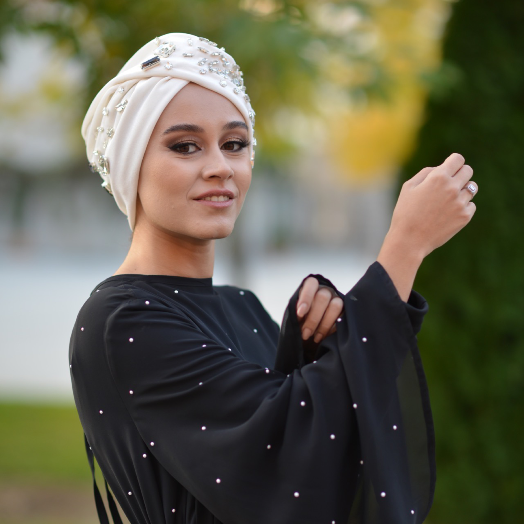 Paris Kadife Taş İşlemeli Bone / Paris Velvet Handmade Embroidery